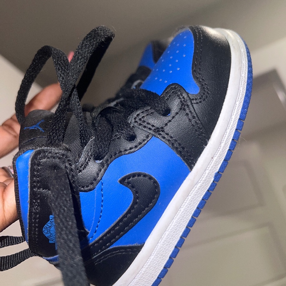 Hardly worn blue jordans